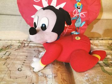 topolino che gattona