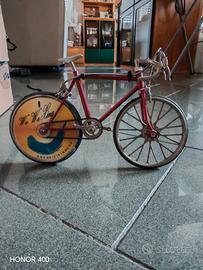 modellino bici in metallo
