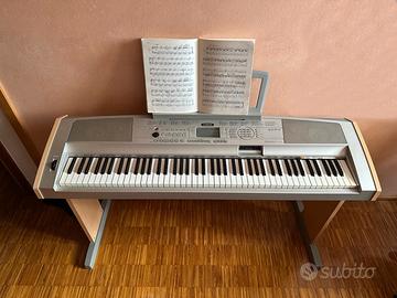Pianoforte YAMAHA DGX-500