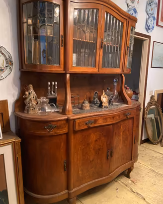 credenza con vetrina