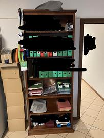 Alta libreria a giorno in legno