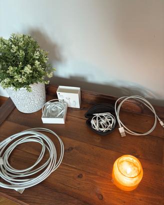Cavi lightening Apple e cuffie EarPods