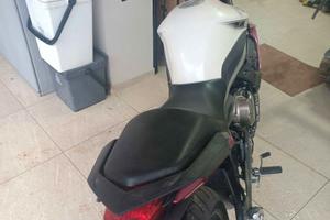 Moto YAMAHA XJ6