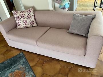 Due divani poltrone sofà