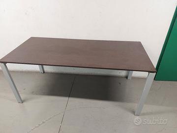 scrivania da ufficio in buone condizione 