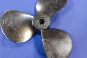 Elica in alluminio per piede poppiero Volvo Penta