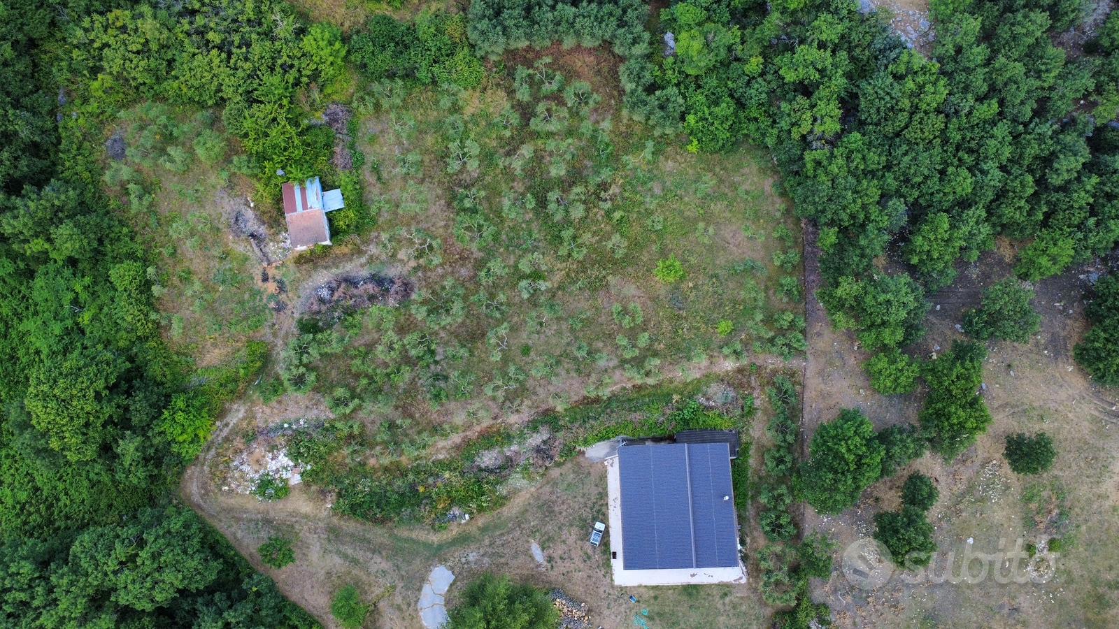 Casa su due livelli e terreni cda Piede del Monte - Vista 5