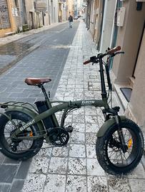 Fat e-bike elettrica pieghevole