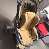 Passeggino con trio