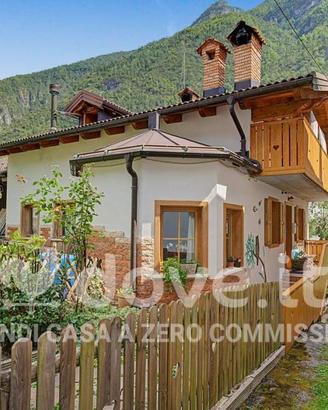Casa indipendente di 158 m² con 5 locali e box aut