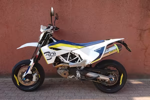 Husqvarna 701 supermoto