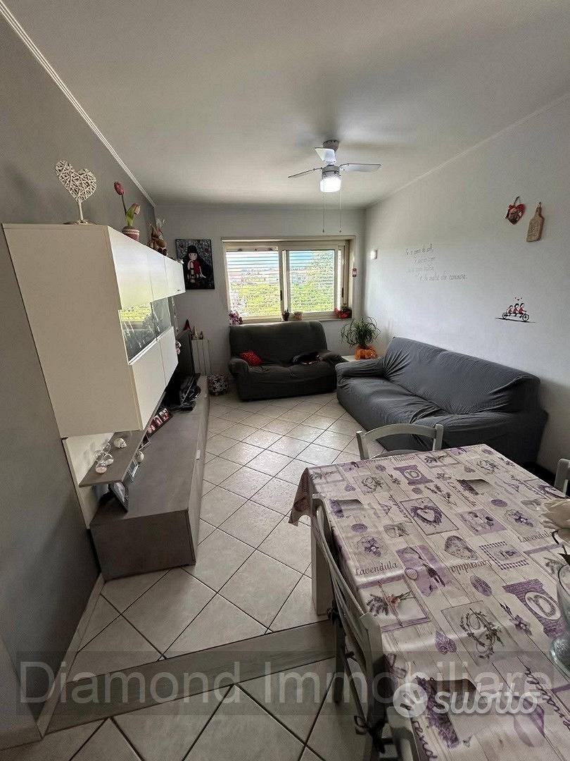Appartamento ristrutturato con garage a Giarre - Vista 4