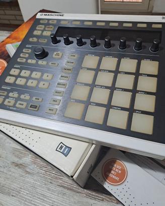 Native Instruments Maschine MK2 White + Custom Kit