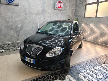 Lancia y anno 2012 soli 65.000 1.2 benzina 69 CV 