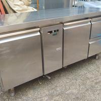 tavolo rifregerato in acciaio inox 