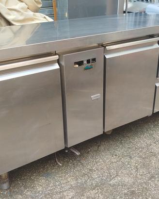 tavolo rifregerato in acciaio inox 