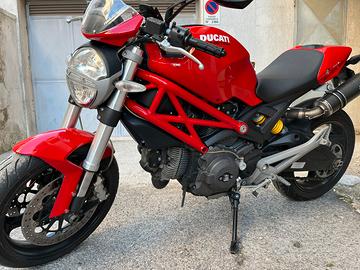 Ducati Monster 696