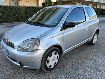 Toyota Yaris 1.3i 16V neopatentati .