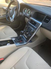Volvo V60 D2