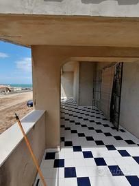 Villa bifamiliare, due appartamenti con terrazzo