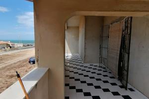 Villa bifamiliare, due appartamenti con terrazzo