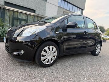 Toyota Yaris 1.3 5 porte*Neopatentati*
