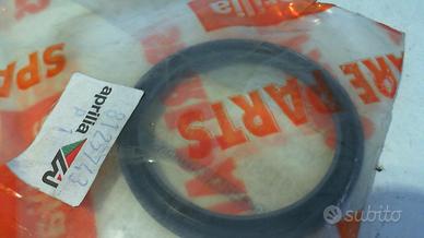 ANELLO DI TENUTA RUOTA ANT APRILIA AP8125743