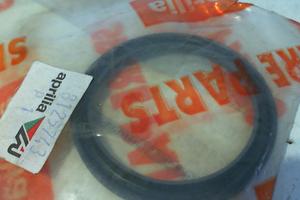 ANELLO DI TENUTA RUOTA ANT APRILIA AP8125743