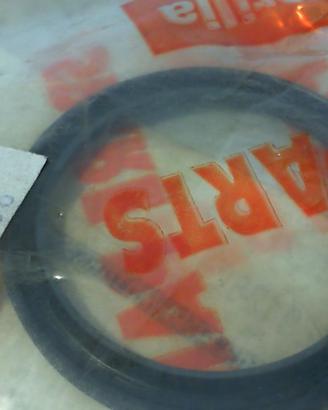 ANELLO DI TENUTA RUOTA ANT APRILIA AP8125743