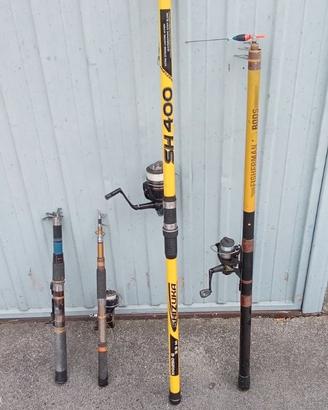 4 canne da pesca, 2 mulinelli e molti accessori