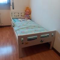 Lettino per bambini con materasso compreso 