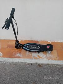 Monopattino Razor a batteria per bambini
