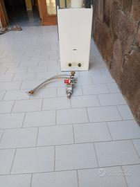 Scaldabagno a Gas GPL Esterno Praticamente NUOVO
