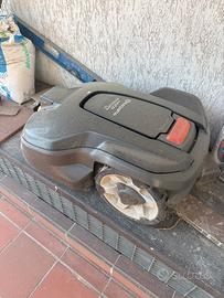 Robot tagliaerba
