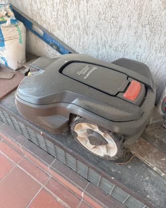 Robot tagliaerba