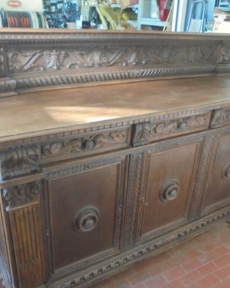 Credenza in stile fiorentino
