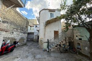 App.to zona centrale con box e cantinola cod. 5028