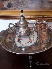 Vassoio alzata , teiera e 3 bicchieri