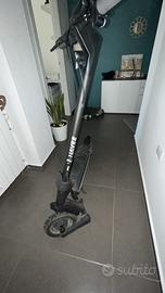 Monopattino elettrico nave