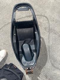 Vano sella kymco agility 125 r16+ concopribatteria