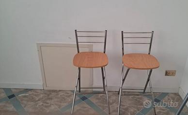 Sgabelli in acciaio con seduta in legno- mai usati
