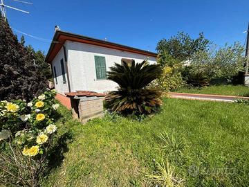 Villa di 120 m² con 3 locali e box auto a Massa