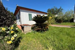 Villa di 120 m² con 3 locali e box auto a Massa