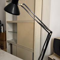 Lampada da architetto con braccio articolato
