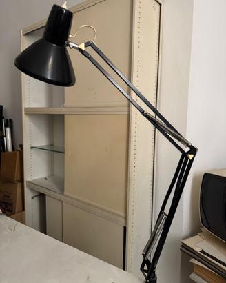 Lampada da architetto con braccio articolato