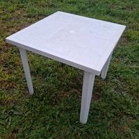 Tavolino quadrato80x80+ tavolino rettangolare+ sed