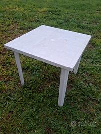 Tavolino quadrato80x80+ tavolino rettangolare+ sed