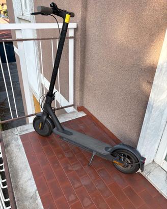 Monopattino elettrico Xiaomi Mi Electric Scooter 1