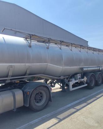 Semirimorchio cisterna bitume in ADR