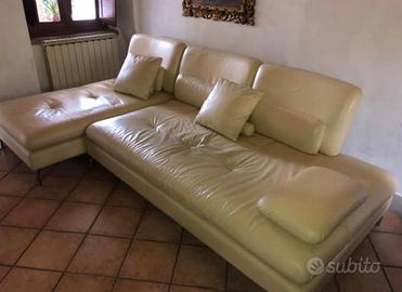 Divano in pelle - libero  urgentemente